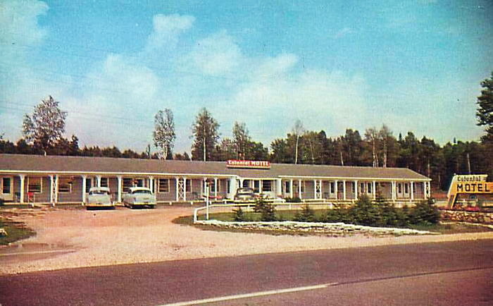 Colonial Motel - Old Postcard Photo Of Colonial